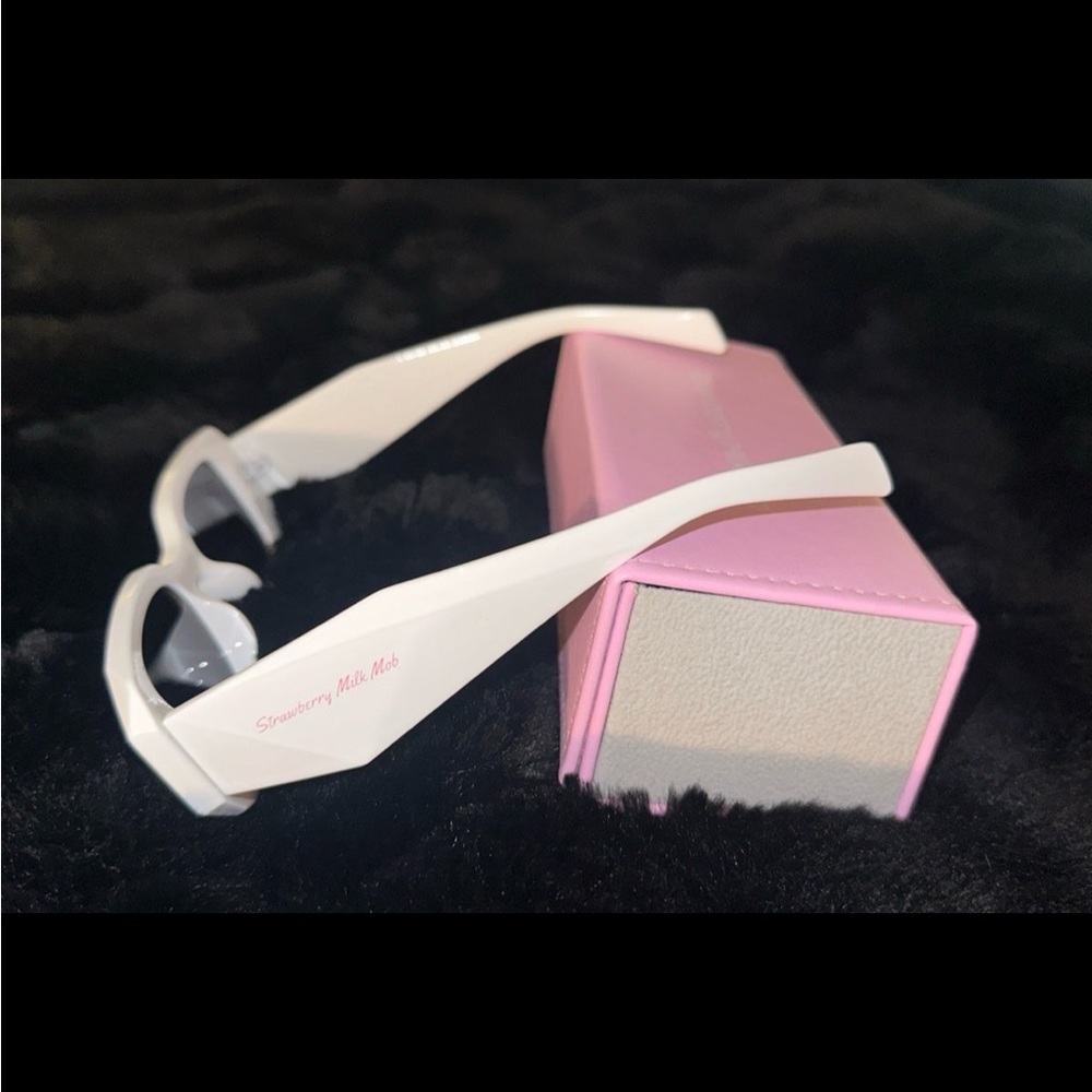LIMITED EDITION strawberry milk mob sunnies